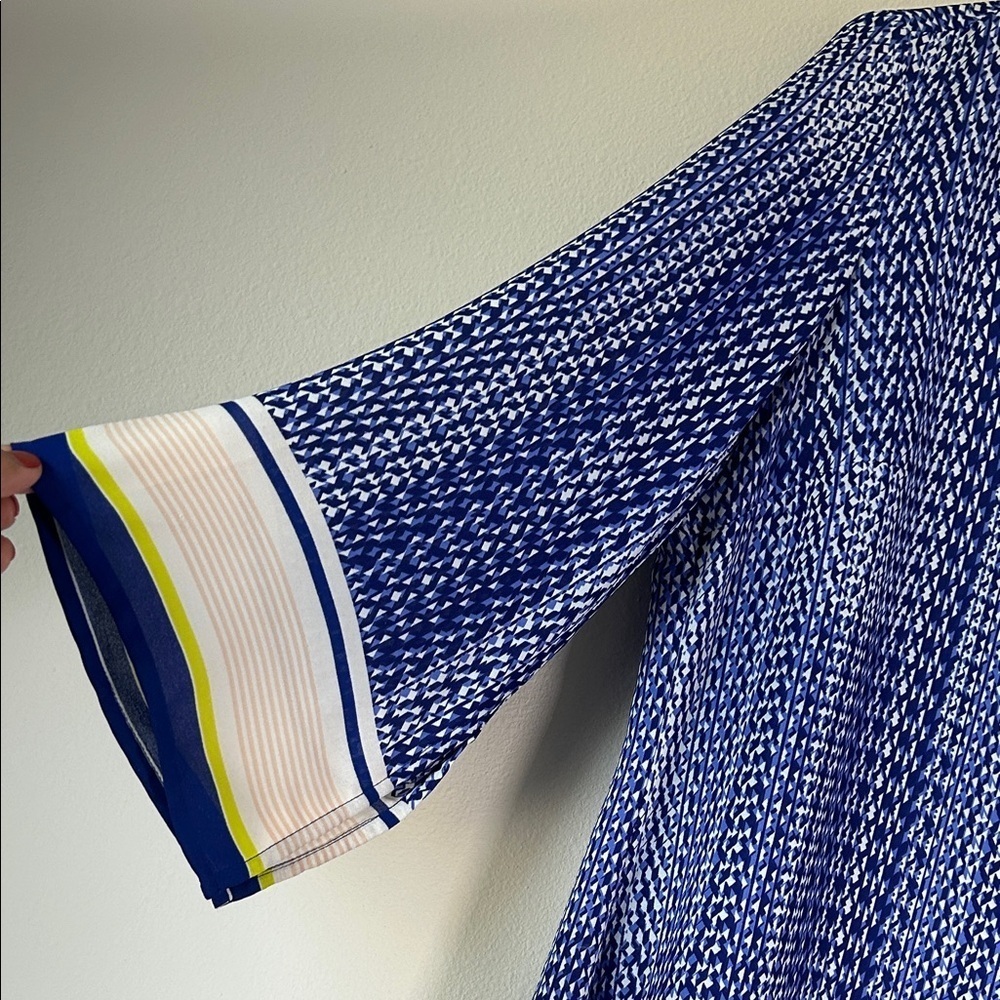 Violet & Claire Blue and White Geometric Blouse - Picture 3 of 10